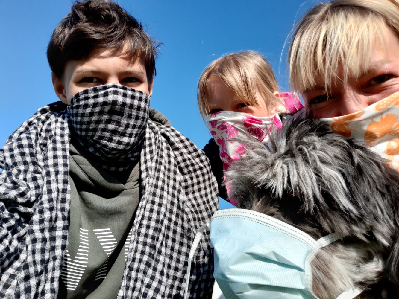 Lucky und seine Family - Vermummt